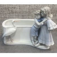 Фарфоровая кашпо-шкатулка Metzler & Ortloff Дети и цапля Германия 1927 год 18 х 14 см.