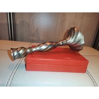 Латунный подсвечник на одну свечу в посеребрении, высота 19.5 см.