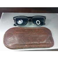 Очки в классическом стиле Wayfarer. Эта форма оправы является одной из самых популярных и узнаваемых в мире. Предсезонная распродажа Винтажных солнцезащитных очков с рубля !