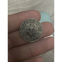 2 марки 1933 Лютер в хорошем сохране
