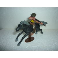 Фигурка КОВБОЙ с ВИНТОВКОЙ. ГДР
