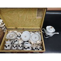 Сервиз кофейный СССР. Золотой пегас. Сумской фарфор з-д. Знак качества. Комплект. Вместе с чемоданом.