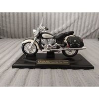 Модель мотоцикла Yamaha Royal Star tour classic 1:18 игрушка Ямаха