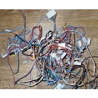 Провода с разъёмами.