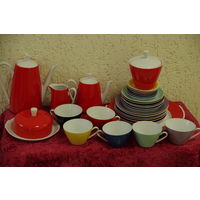 Сервиз из ГДР  чайно  кофейный    30 предметов  ( комплект )  все целое  ( объем чашки 200 мл )