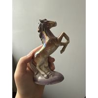 Конь фарфор