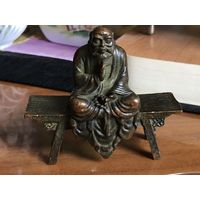 Старинная бронзовая статуэтка Старик медитирующий