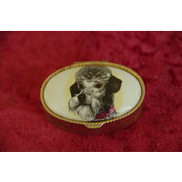 Шкатулка ( фарфоровая накладка )   3,5 см х5 см