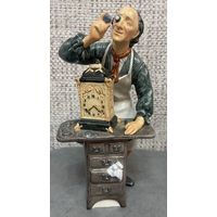 Фарфоровая статуэтка Royal Doulton Часовщик Англия. 1960 год. Высота 19 см.