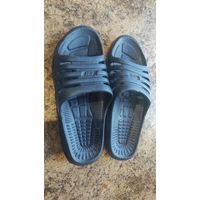 Шлепки мужские на 44 размер, новые. По стельке примерно 28,5 см. Удобные.