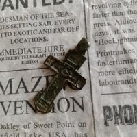 Килевидный нательный крестик старый эпохи Ивана Грозного 16 век в красивой малахитовой патине