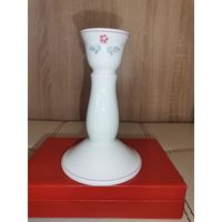 Фарфоровый подсвечник "Villeroy & Boch", высота 14 см., без сколов и трещин.