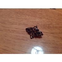 Брошь темная вишня