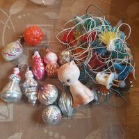 Ёлочные игрушки и гирлянды