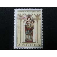 Ангола, колония Португалии, 1968. Статуя Марии с младенцем Христом в церкви Богоматери