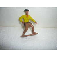 Фигурка КОВБОЙ достающий КОЛЬТ. ГДР