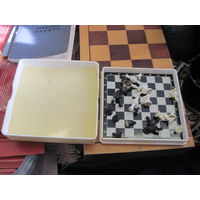 Шахматы магнитные.