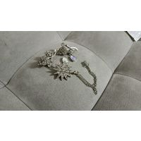 Пришивная, пробивная металлическая фурнитура с кристалликами , стразами для одежды. Цветок, парные листики, "алмазики"