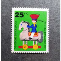 Марка Германия 1971 год игрушки