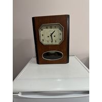 Часы настенные Янтарь с боем на ходу под реставрацию (бой не всегда срабатывает)