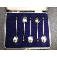 Ложечки маленькие кофейные,Англия ,с футляром,клейма