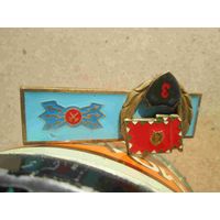 Значки иностранные одним лотом