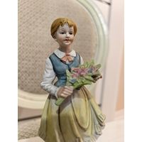 Девочка с букетом. Европа. Бисквит.