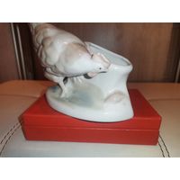 Фарфоровая статуэтка-карандашница "Курочка", высота 13.5 см.