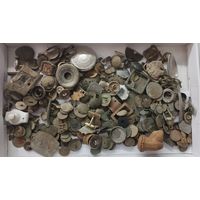 Много разных предметов. 1130 грамм. Более 160 монет.