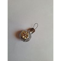 Елочная мини игрушка шар со снежком из армянского набора Малютка