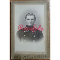 1900-е Визит-портрет служащий в форме юноша типаж ретро студийное фото фотограф С. Адамович Калуга