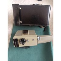 Советская любительская кинокамера Спорт-4, производившаяся на Ленинградском оптико-механическом объединении (ЛОМО) в 1970-х годах