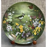 Декоративная тарелка Пробуждение на лугу. Furstenberg. Германия Из серии Удивительный мир лугов. 19.5 см.