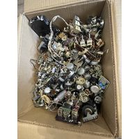 Радиодетали.Перемнные резисторы 7.5кг