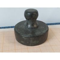 Весовая гирька 2 фунта с клеймами.