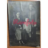 1920-е Молодая семья типажи ретро студийное фото