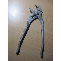 Плоскогубцы-клещи переставные.