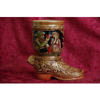 Статуэтка фарфоровая " Сапожок "  высота 14 см ( целый )