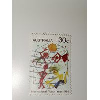 Австралия год 1985.  Международный год молодежи, отражающий темы мира, единства и счастья.