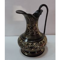 Ваза-кувшин. Высота 14 см. 70-е годы Индия. Латунь. Не использованная.