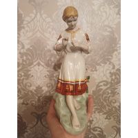 Статуэтка гадание на ромашке