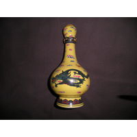 Фарфоровая жёлтая бутылка NIULANSHAN ERGUOTO с драконами,китайская гора Ниулань.С рубля.