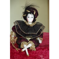 Кукла фарфоровая