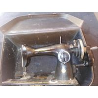 Кофр со старой машинкой для декора