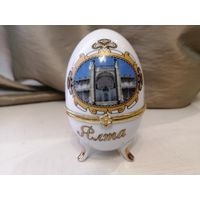 Шкатулка. Высота 10см. Диаметр 6см.