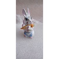 КОЛЛЕКЦИОННАЯ ФАРФОРОВАЯ СТАТУЭТКА ЗАЯЦ С МОРКОВКОЙ ДОБРУШ ОРИГИНАЛ  .  Распродажа Коллекции !!! . Экспресс  Аукцион не с рубля без МПЦ и прочего 3 ДНЯ  .Много лотов в продаже .