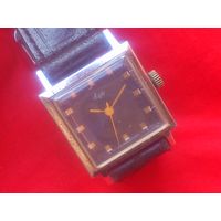 Часы ЛУЧ 2209 КВАДРАТ КОСТЮМНЫЕ из СССР 1970-х