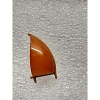 Брошь. Янтарь.