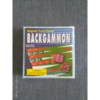 Шахматные фигурки и настольная игра.