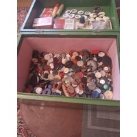 Шкатулка с пуговицами и др.